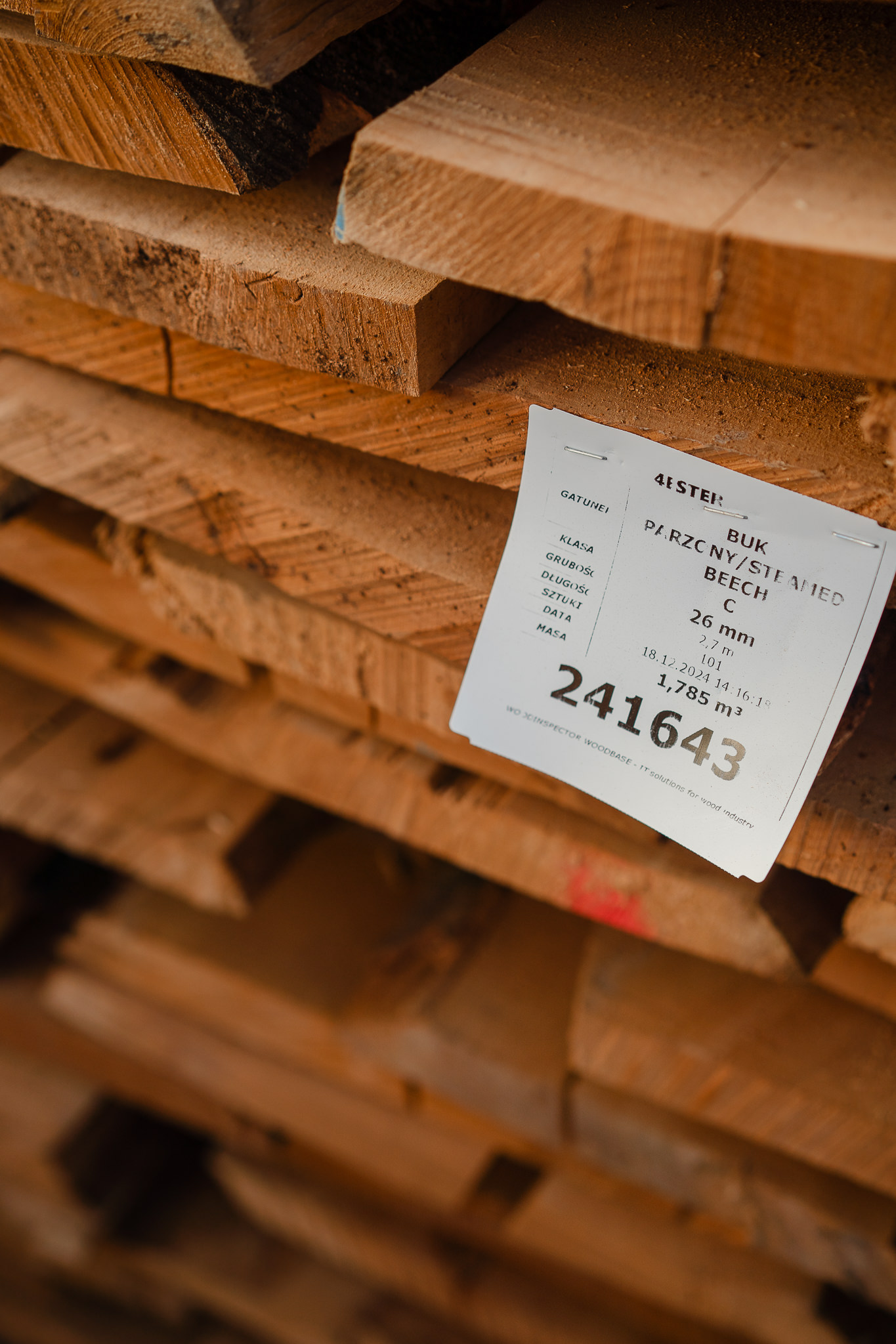 Jak rozpoznać dobrze wysuszoną tarcicę dębową?