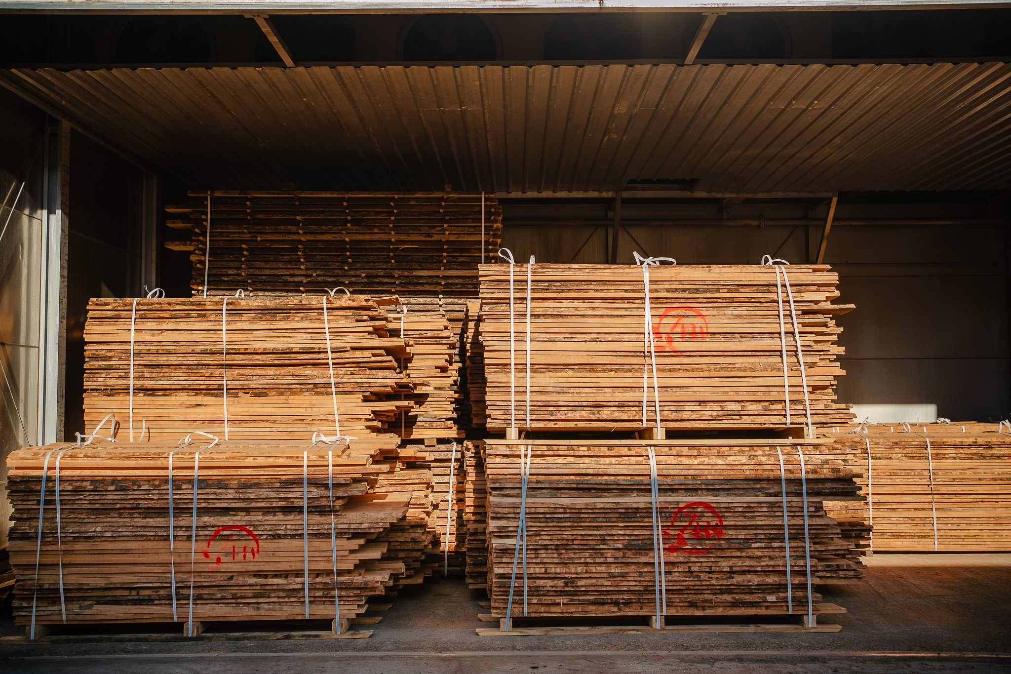 Jak prawidłowo przechowywać tarcicę, aby nie straciła jakości?